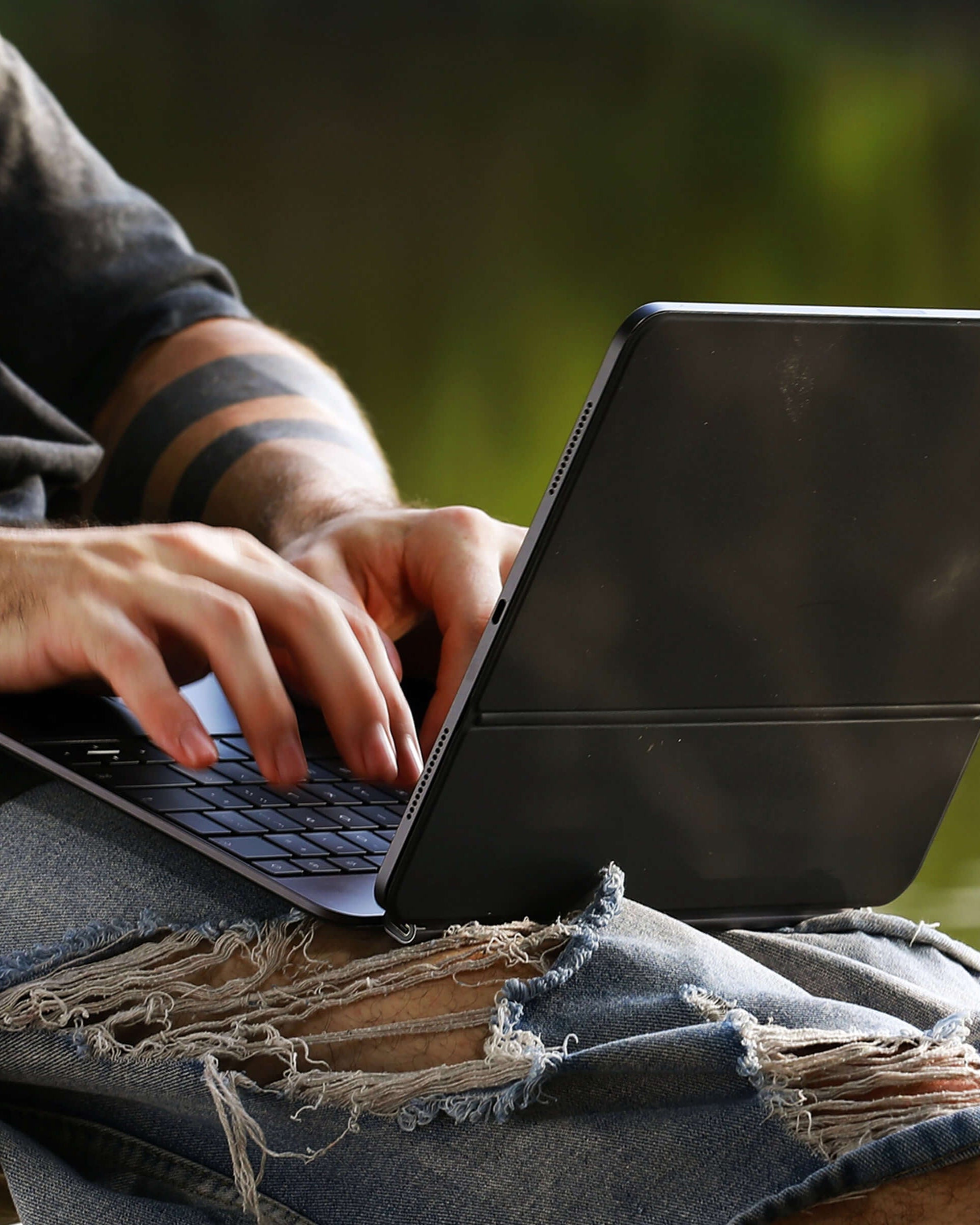 Leisurely_sitting_by_the_river_watching_an_iPad_with_a_Typecase-201T_iPad_keyboard_case
